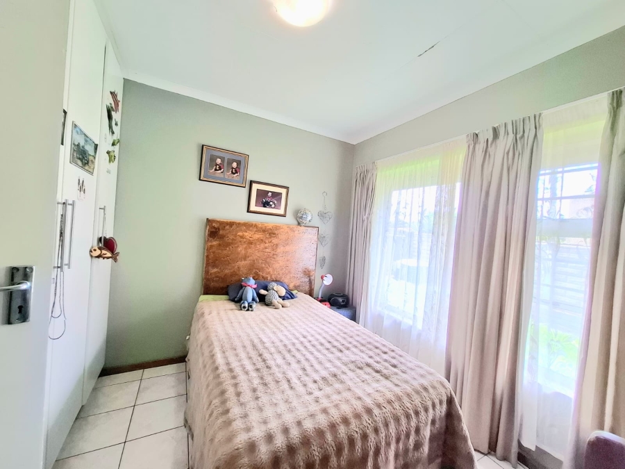 6 Bedroom Property for Sale in Gonubie Eastern Cape